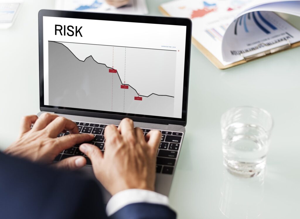 ریسک فری (Risk Free) چیست و چگونه میتوان معاملات را ریسک فری کرد؟